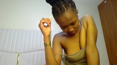 Snapshot of shanizz001 chatting on 02.06.25 shanizz online show from 02.06.25