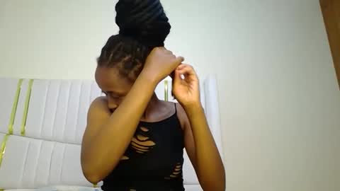 Snapshot of shanizz001 chatting on 02.18.25 shanizz online show from 02.18.25