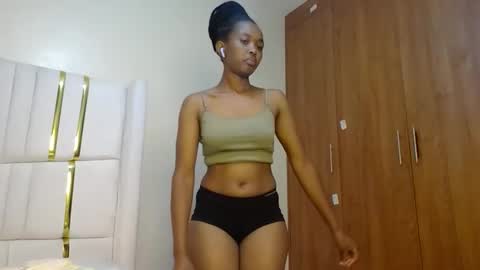 Snapshot of shanizz001 chatting on 02.25.25 shanizz online show from 02.25.25