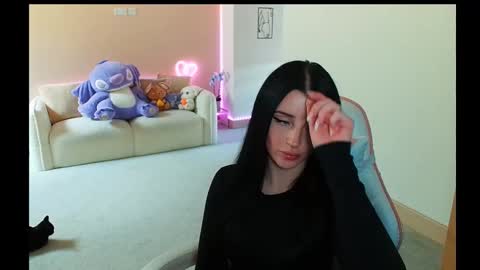 Snapshot of shannonblooms chatting on 10.21.25 Shanmais online show from 10.21.25