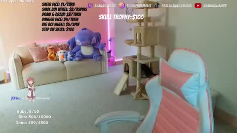 Snapshot of shannonblooms chatting on 11.10.25 Shanmais online show from 11.10.25