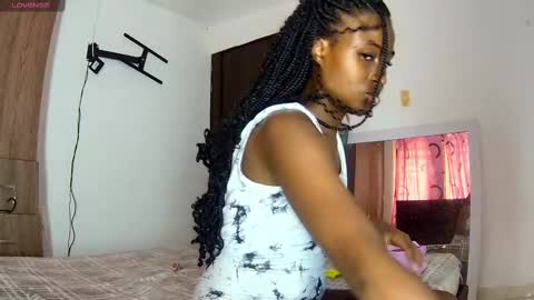 Snapshot of shantall_ebony1 chatting on 09.15.25 shantall_ebony1 online show from 09.15.25
