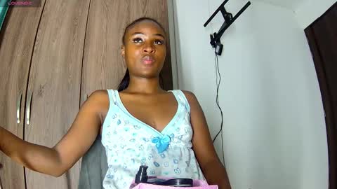 Snapshot of shantall_ebony1 chatting on 09.24.25 shantall_ebony1 online show from 09.24.25