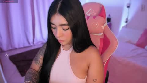 Snapshot of shantall_vidales chatting on 09.10.25 online show from 09.10.25
