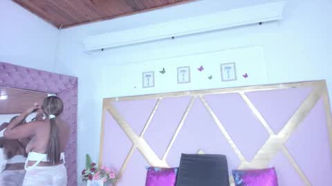 shantallfoxxie online show from 12.21.25