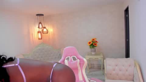 Snapshot of shantallknowless chatting on 02.25.26 ShantallKnowles online show from 02.25.26