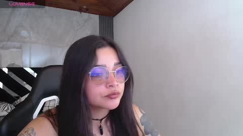 Shantall online show from 10.18.25