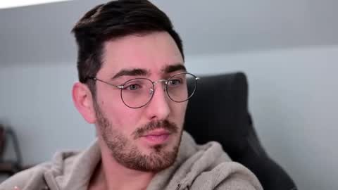 Snapshot of shape80 chatting on 12.04.24 frenchy boy online show from 12.04.24