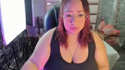 Snapshot of shara_oz chatting on 02.25.26 Shara Oz online show from 02.25.26