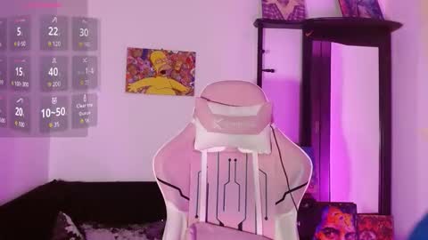 Snapshot of sharaross1 chatting on 12.18.25 sharaross1 online show from 12.18.25