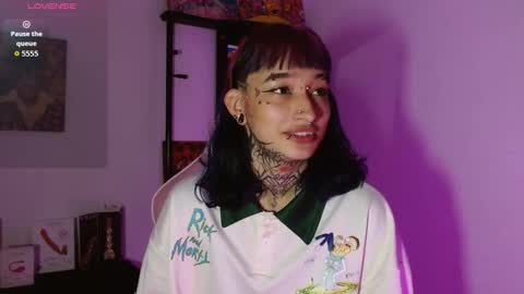 Snapshot of sharaross1 chatting on 02.27.26 sharaross1 online show from 02.27.26