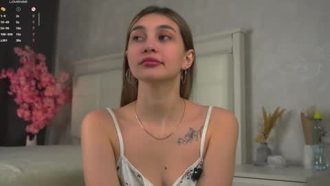 Snapshot of shararubert chatting on 02.10.26 Ellysa and Mila online show from 02.10.26