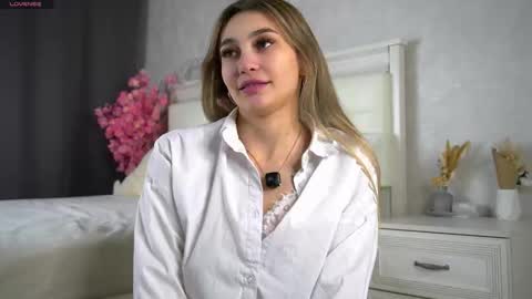 Snapshot of shararubert chatting on 02.16.26 Ellysa and Mila online show from 02.16.26