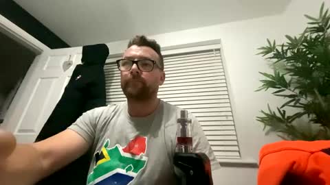 Snapshot of sharksboy16 chatting on 01.21.25 Sharksboy online show from 01.21.25