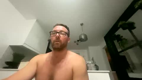 Snapshot of sharksboy16 chatting on 11.04.25 Sharksboy online show from 11.04.25