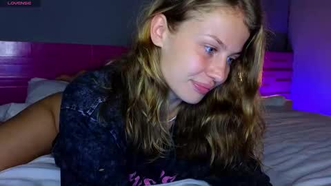 Snapshot of sharleenproject chatting on 11.20.25 Sharleen online show from 11.20.25