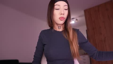 Snapshot of sharlin_13 chatting on 12.15.25 Sharlin online show from 12.15.25