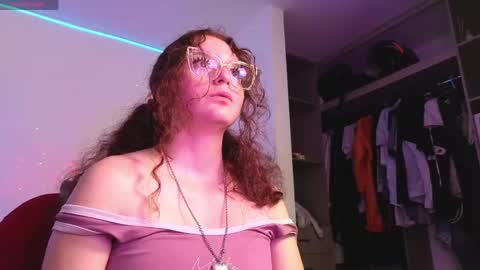 Snapshot of sharonblack_ chatting on 04.19.26 kitsune online show from 04.19.26