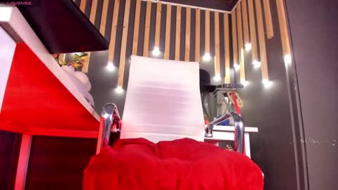 Snapshot of sharoon_gold chatting on 01.28.25 Your mistress Sharon online show from 01.28.25