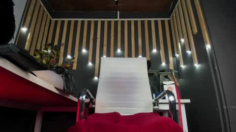 Snapshot of sharoon_gold chatting on 01.30.25 Your mistress Sharon online show from 01.30.25