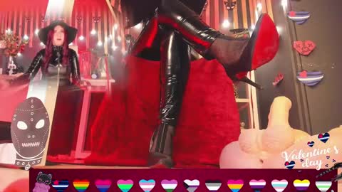 Snapshot of sharoon_gold chatting on 02.15.25 Your mistress Sharon online show from 02.15.25
