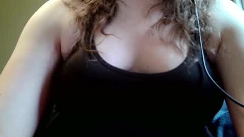 Snapshot of shathara chatting on 10.09.25 Shay online show from 10.09.25