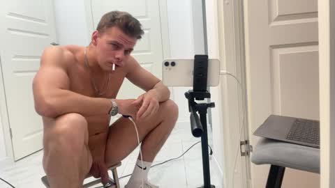 Snapshot of shavarace1 chatting on 12.07.24 cumshoters online show from 12.07.24