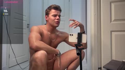 Snapshot of shavarace1 chatting on 02.11.25 cumshoters online show from 02.11.25