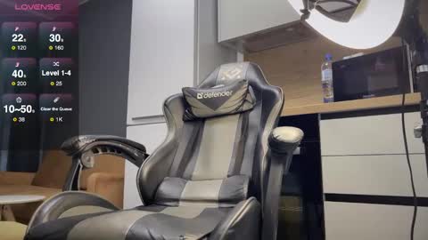 Snapshot of shavarace1 chatting on 02.14.25 cumshoters online show from 02.14.25