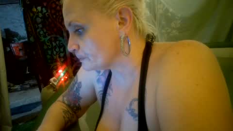 Snapshot of shawnandjenn chatting on 03.05.25 ShawnandJenn online show from 03.05.25