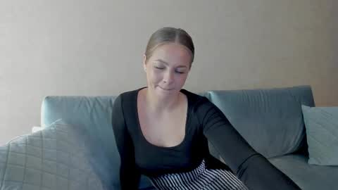 Snapshot of shawty_sue chatting on 12.13.25 Sue online show from 12.13.25