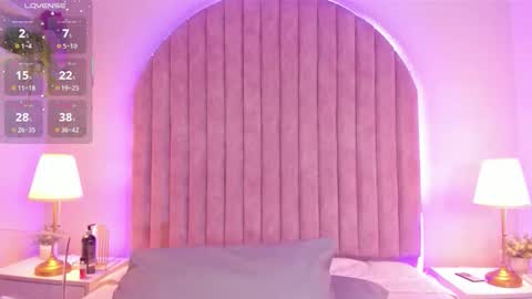 Shayla Davis  online 240 pm - 1000 pm online show from 10.24.25