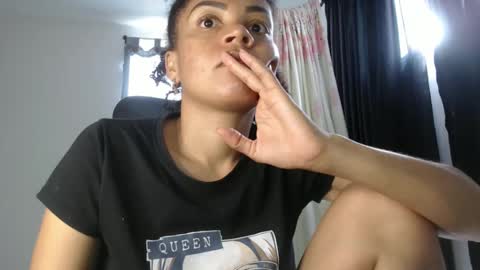 Snapshot of shayna_cute chatting on 12.11.24 Shayna online show from 12.11.24