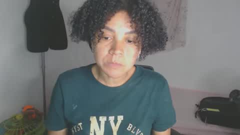 Snapshot of shayna_cute chatting on 11.25.25 Shayna online show from 11.25.25