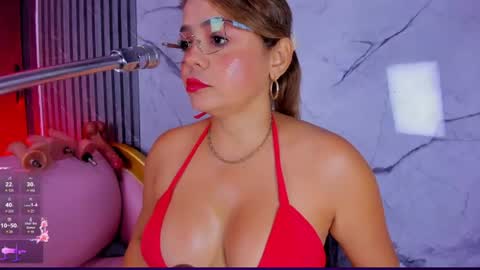 Snapshot of shayra_boobs2 chatting on 06.12.26 shayra_boobs2 online show from 06.12.26