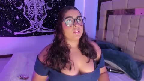 Snapshot of sheeylaroee chatting on 02.18.25 Heidy online show from 02.18.25