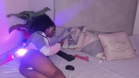 shelsy_issy online show from 11.18.25