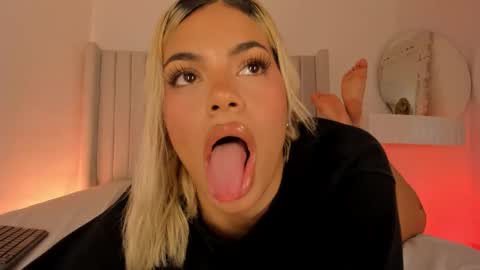 shelynna_azzul online show from 03.24.26