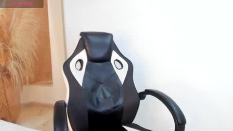 Snapshot of shenielxxx chatting on 03.01.25 shenielxxx online show from 03.01.25