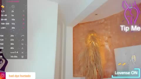 Snapshot of shenielxxx chatting on 11.25.25 shenielxxx online show from 11.25.25