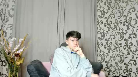 Snapshot of sherlockmax chatting on 10.04.25 Max online show from 10.04.25