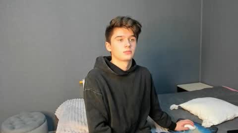 Snapshot of sherlockmax chatting on 10.16.25 Max online show from 10.16.25