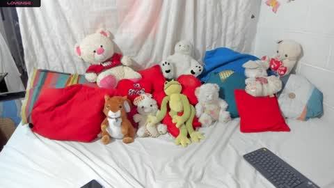  Maria Saenz online show from 01.02.25