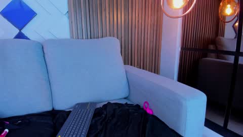 mia online show from 02.04.25