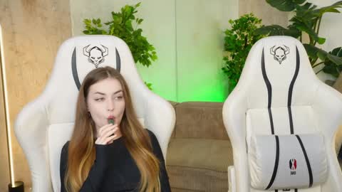 Snapshot of sheryl_elegance chatting on 12.16.24 Sheryl online show from 12.16.24