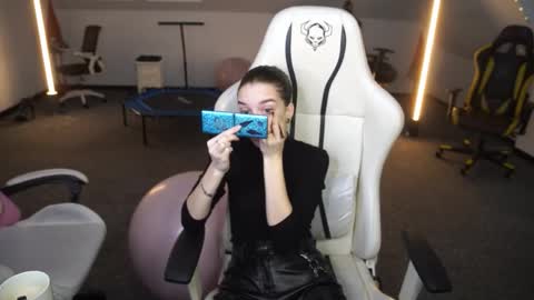 Snapshot of sheryl_elegance chatting on 10.09.25 Sheryl online show from 10.09.25