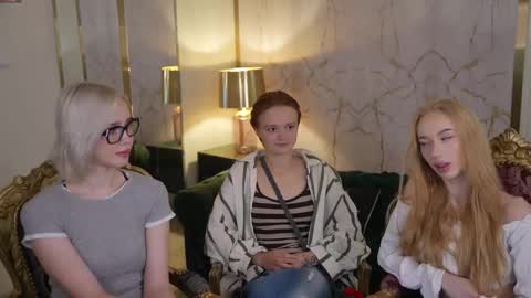 Snapshot of sheryl_elegance chatting on 10.18.25 Sheryl online show from 10.18.25