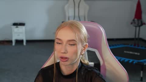 Snapshot of sheryl_elegance chatting on 10.23.25 Sheryl online show from 10.23.25