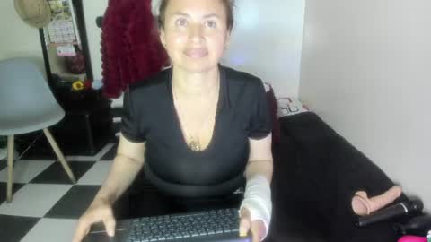Snapshot of sherylov chatting on 07.12.26 Shera Hade online show from 07.12.26