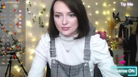 Snapshot of sheslike_firstlove chatting on 10.10.25 Vanessa online show from 10.10.25